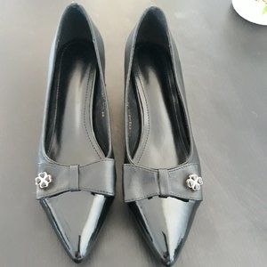 Lucky Clover & Bow Decor Sculptural Heeled Black Pumps